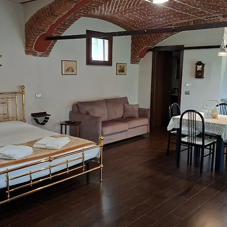 Cascina Tetto Cavallo Monolocale Rustico 아파트